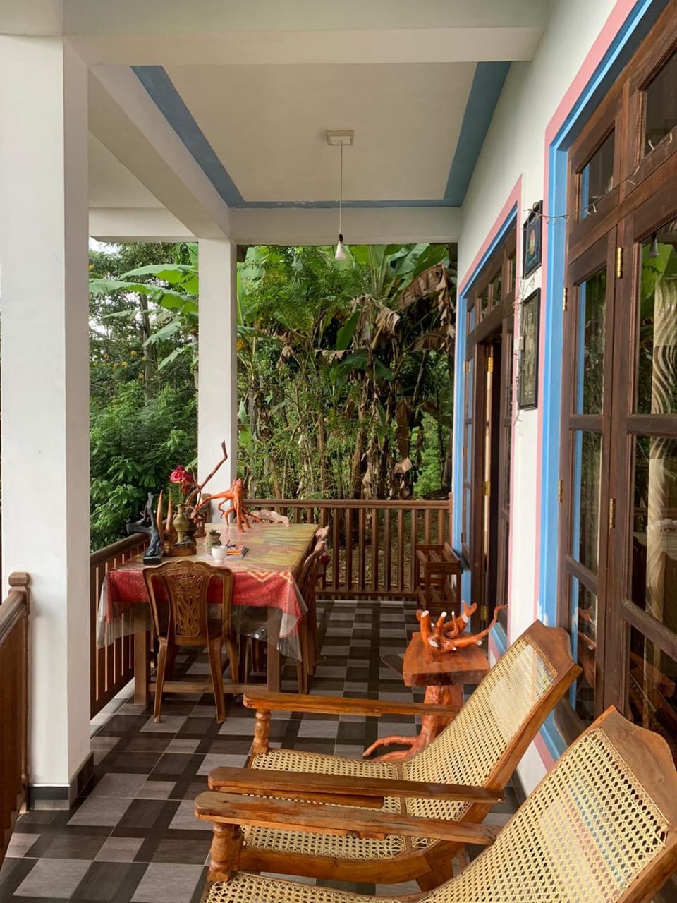 Patio, Garden, Seating area, Dining area