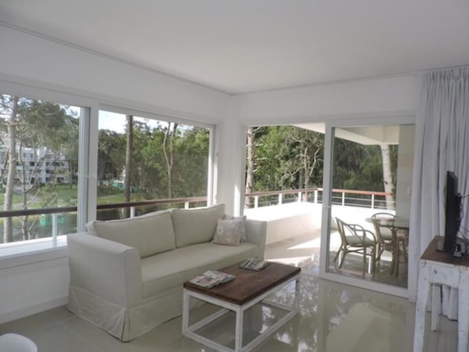 Property building, Communal lounge/ TV room, Living room, Lounge or bar