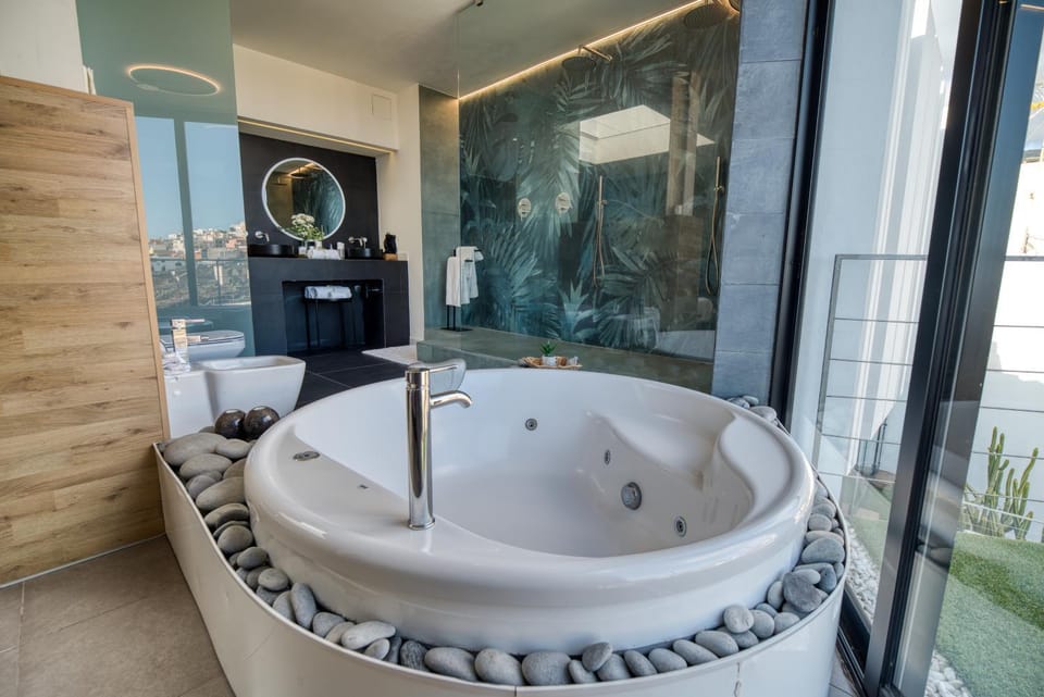 Hot Tub, Bath