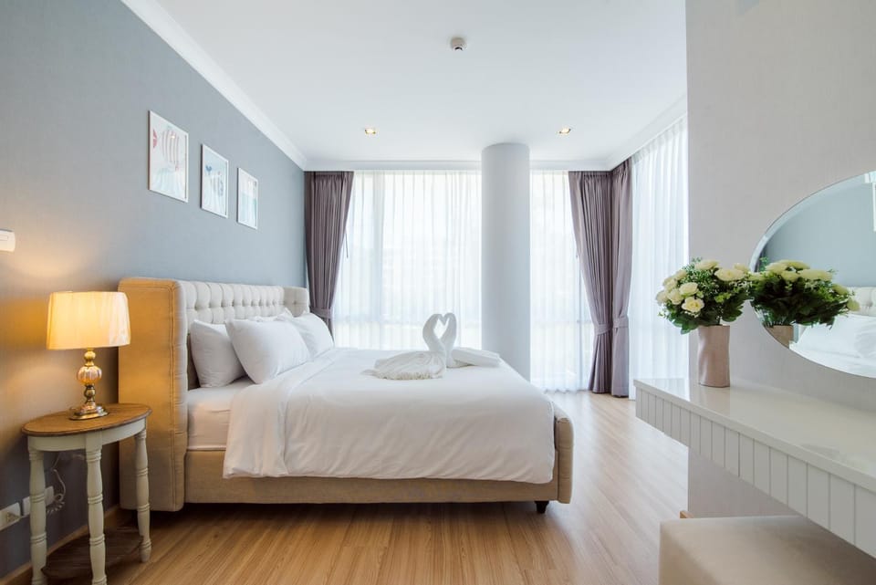 Bed, Photo of the whole room, Bedroom