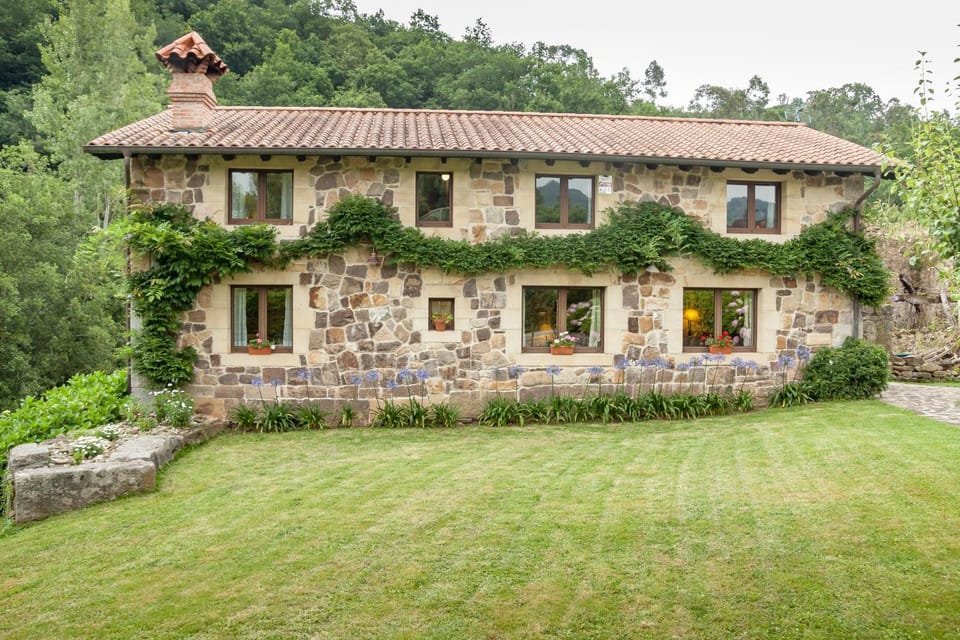 El Molino de Rucandio House in Cantabria