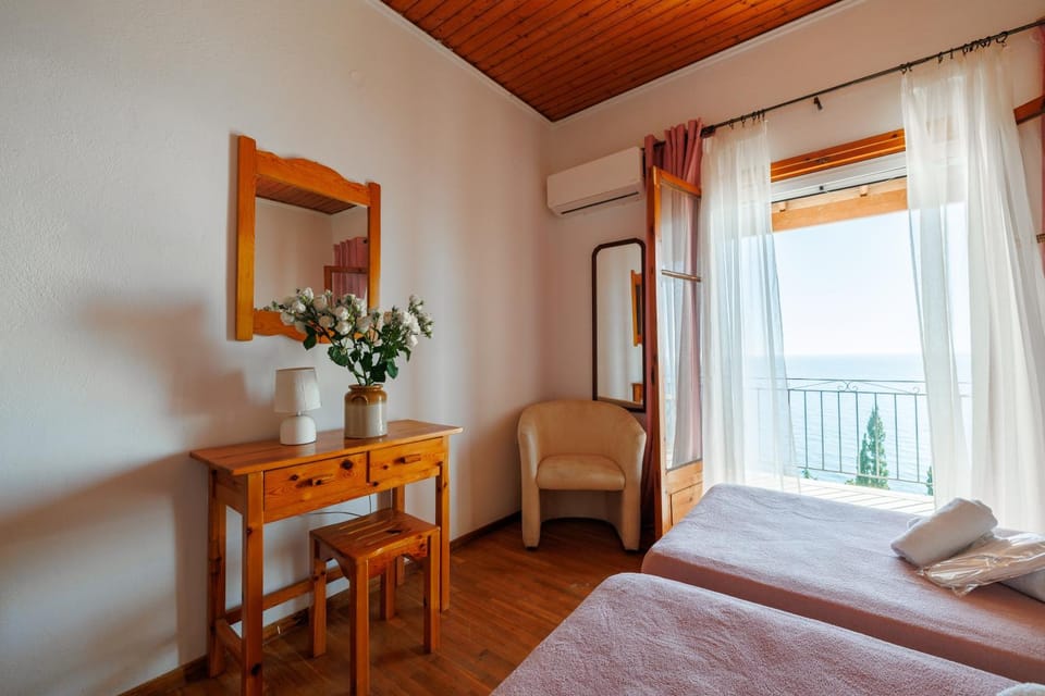Bed, Bedroom, Sea view