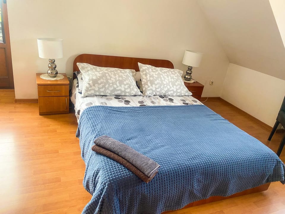 Bed, View (from property/room), Balcony/Terrace, Photo of the whole room, Bedroom, Garden view, Mountain view, towels, wardrobe