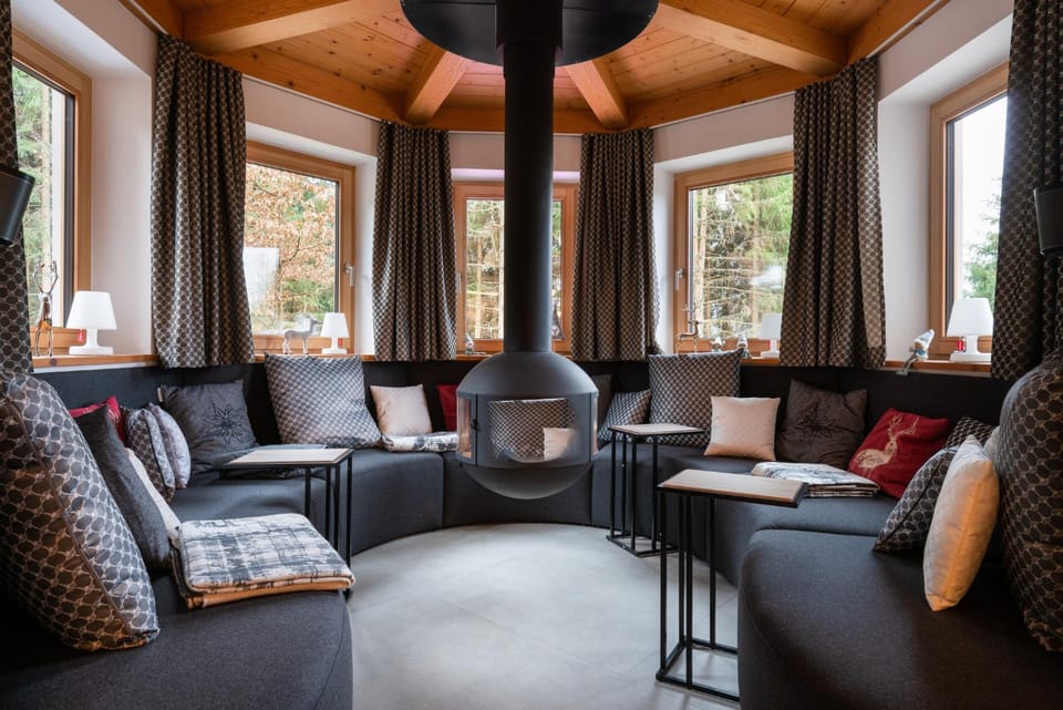 Communal lounge/ TV room