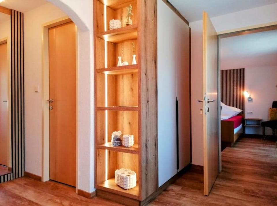 Shower, Photo of the whole room, wardrobe