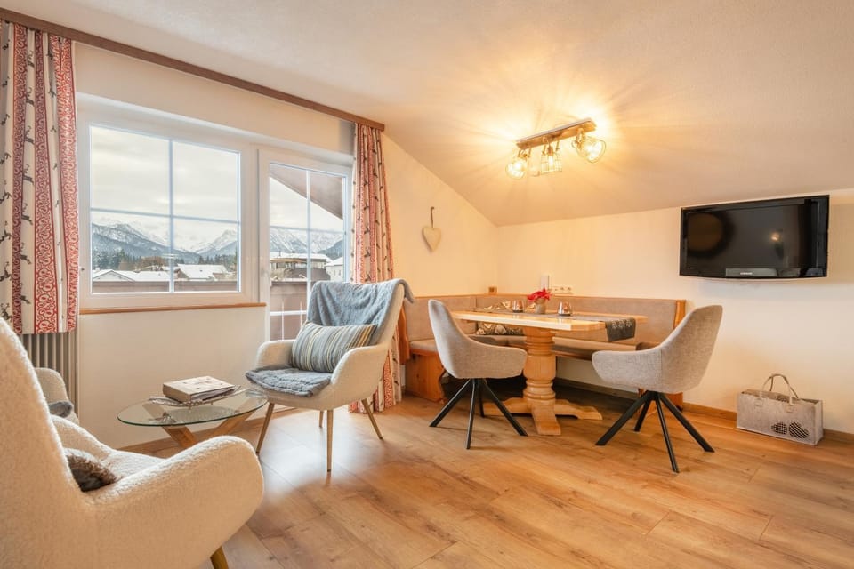 Living room, Dining area