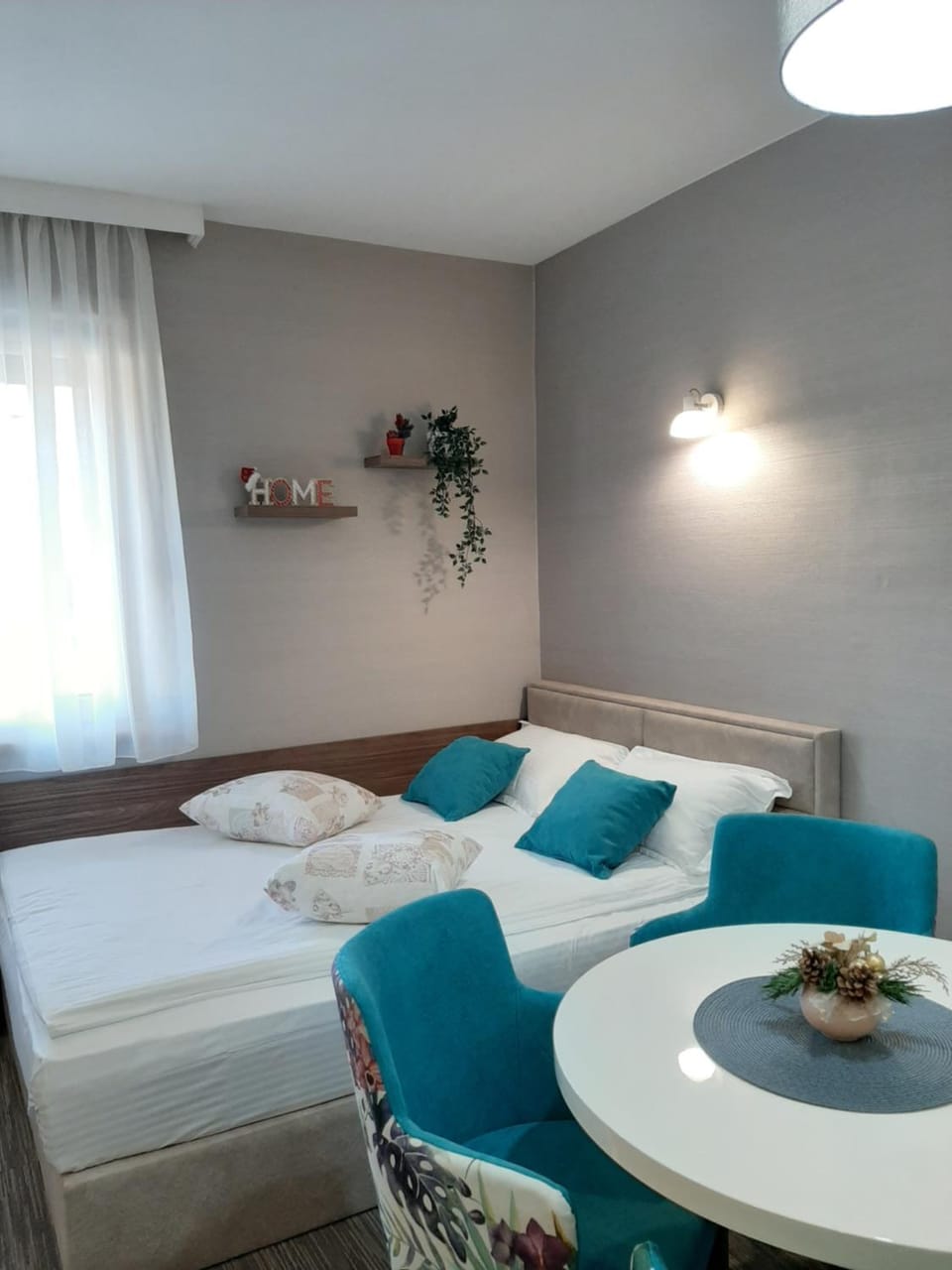 Photo of the whole room