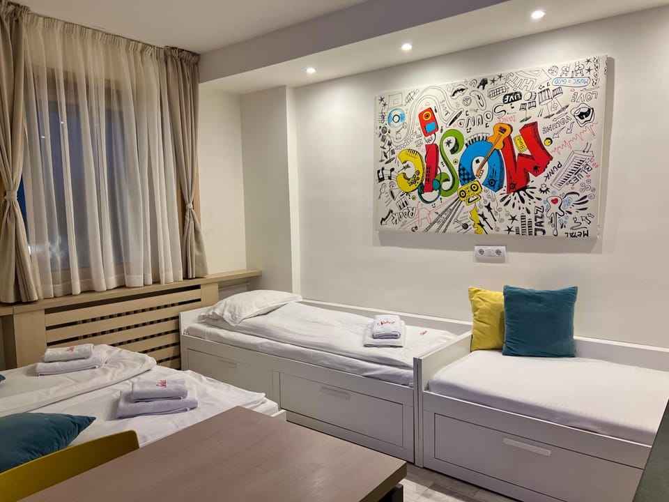 Bed, Photo of the whole room, towels