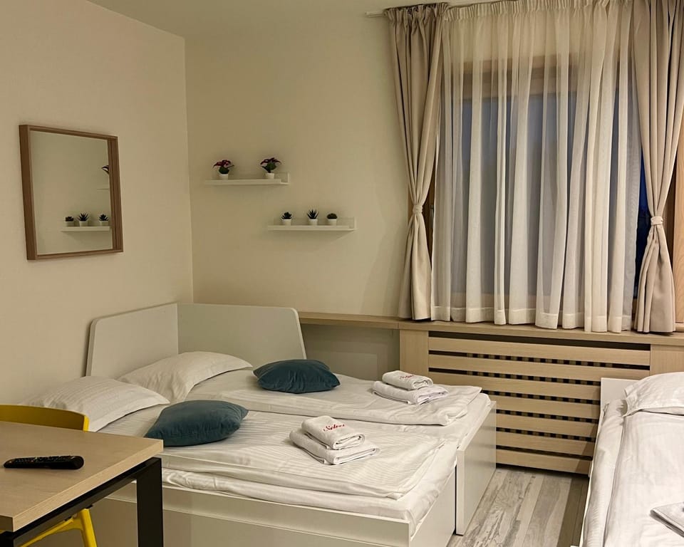 Bed, Living room, Photo of the whole room, Seating area, towels