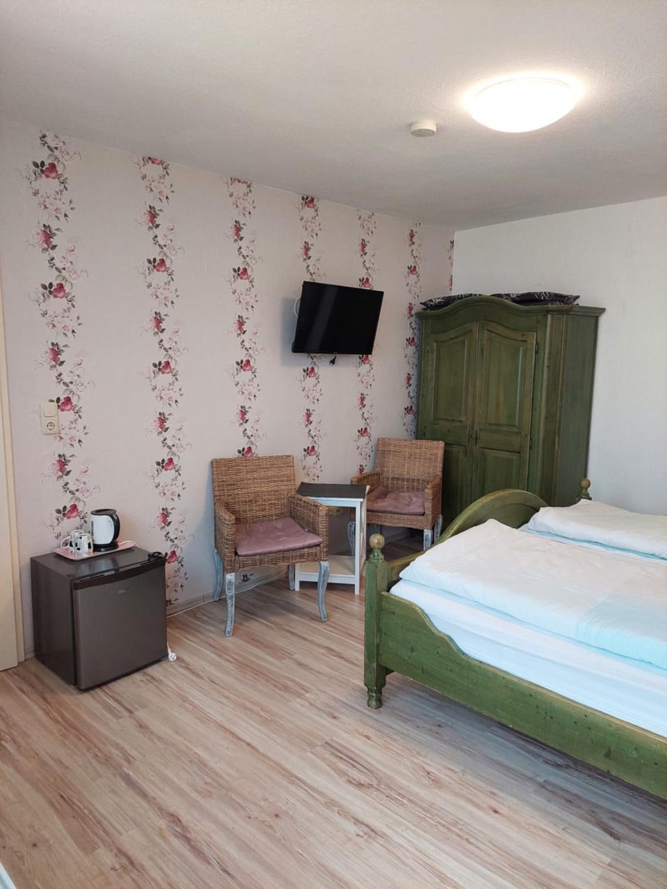 Photo of the whole room, Seating area, Bedroom