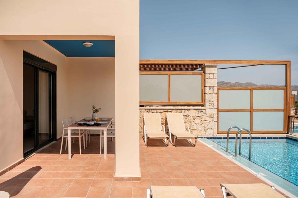 Day, View (from property/room), Pool view, Swimming pool, sunbed