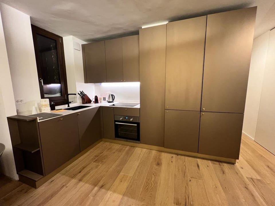 Kitchen or kitchenette, oven