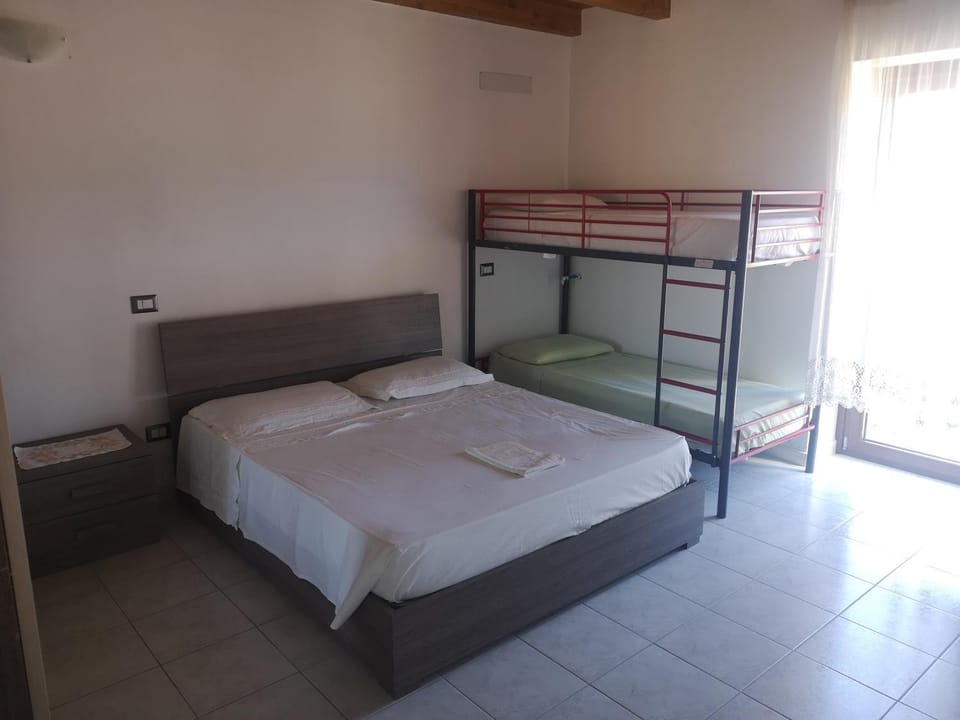 Bed, Bedroom, bunk bed
