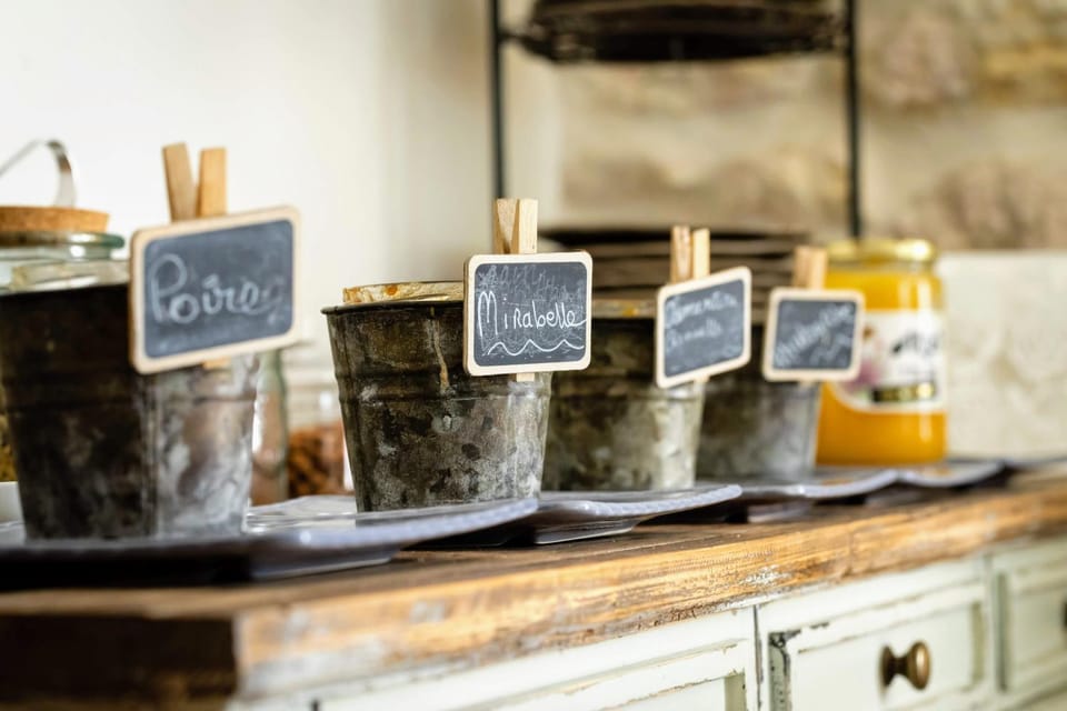 LES VENTS BLEUS Bed and Breakfast in Occitanie