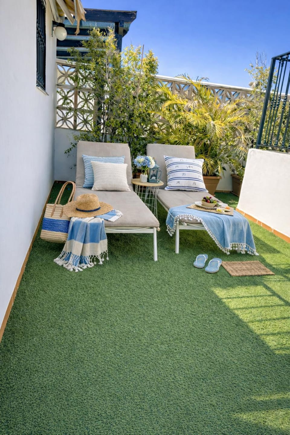 Balcony/Terrace, sunbed