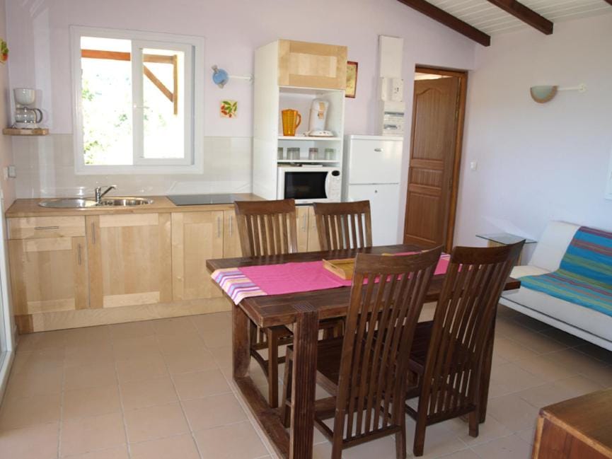 Kitchen or kitchenette, Seating area