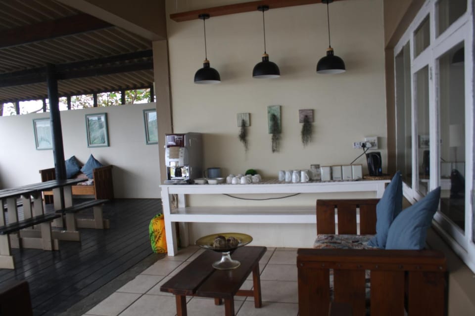 Coffee/tea facilities, Dining area