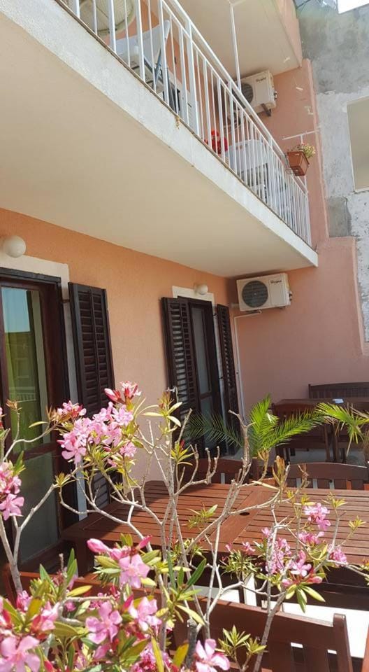 Apartments Alissa Bed and Breakfast in Hvar