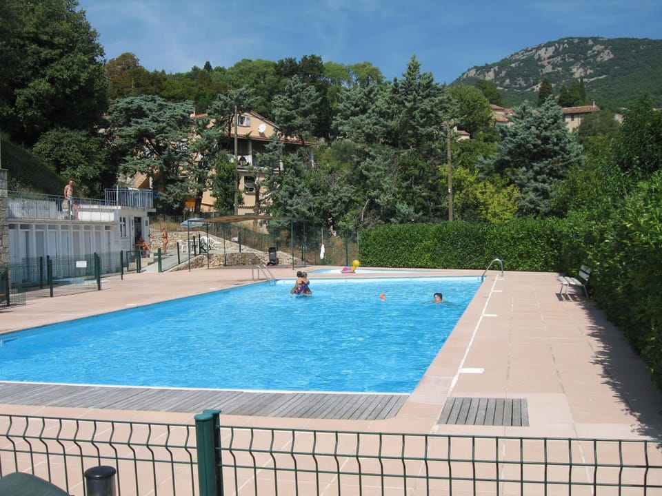 Swimming pool, Swimming pool