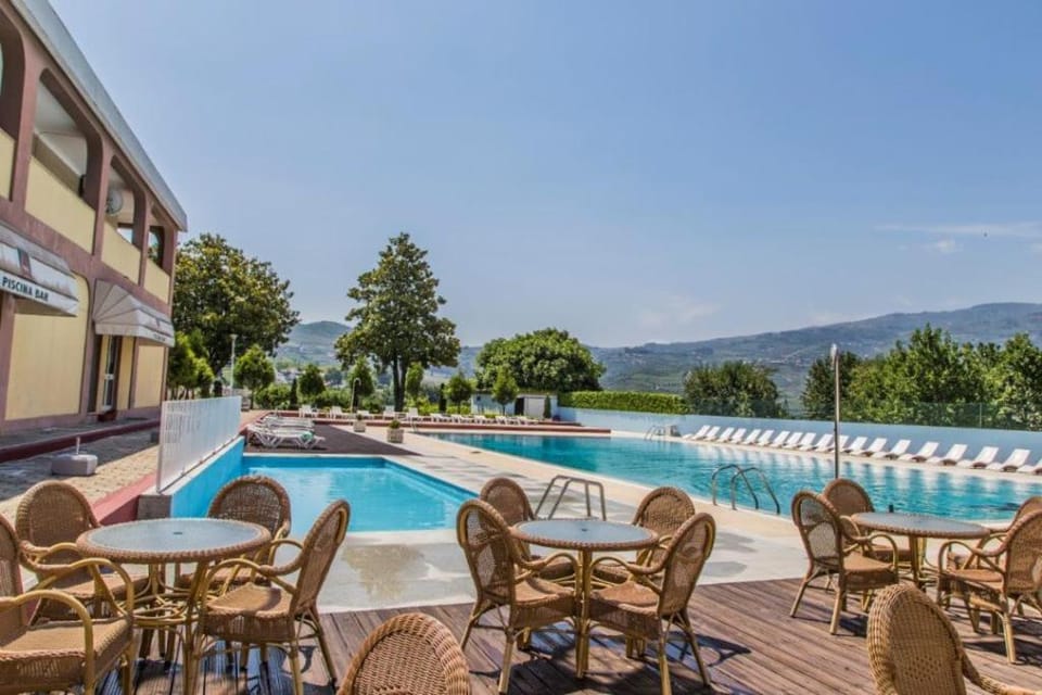 Patio, Day, Swimming pool