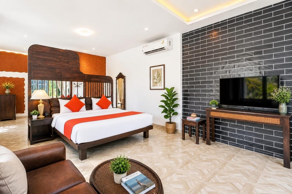 Photo of the whole room, Bedroom