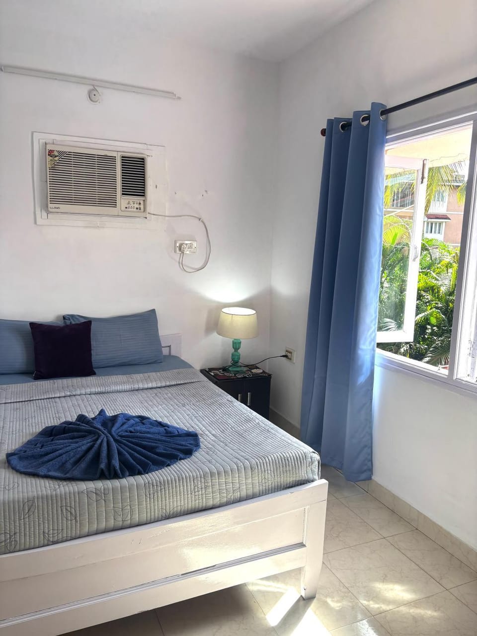 Photo of the whole room, Bedroom, air conditioner