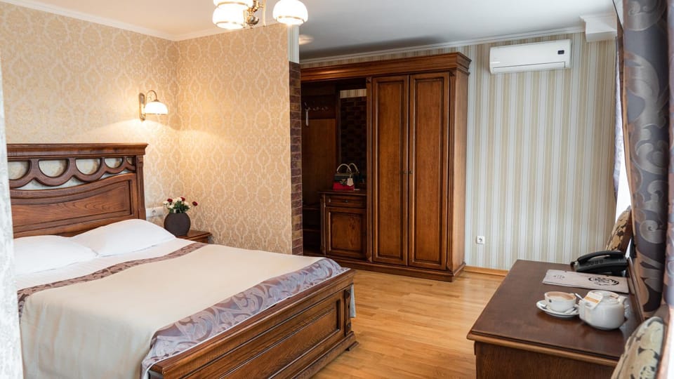 Bed, Photo of the whole room, Bedroom, wardrobe