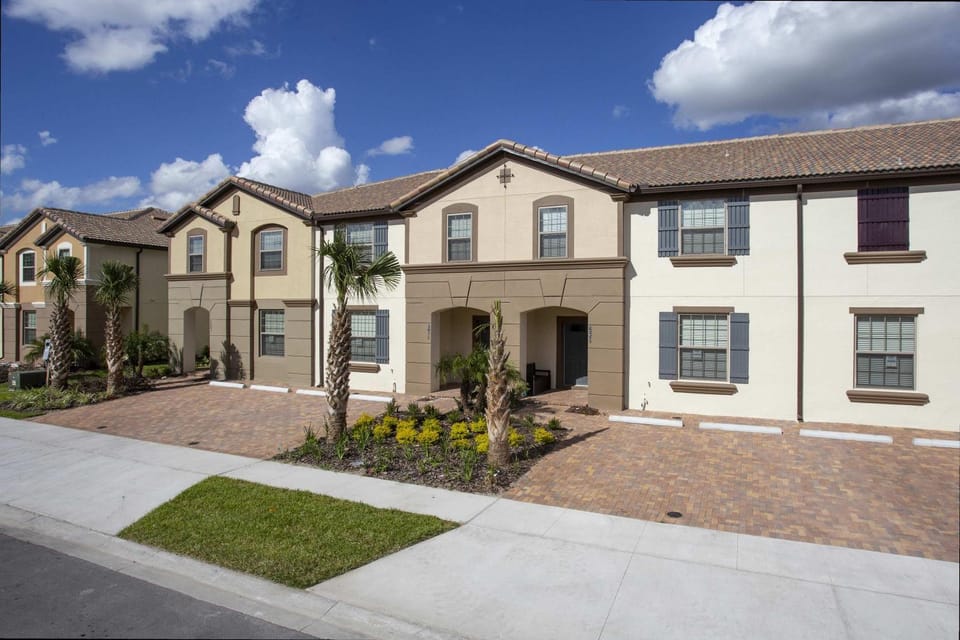 Luxury 5 Bedroom w/ Private Pool Close to Disney 8875 House in Four Corners