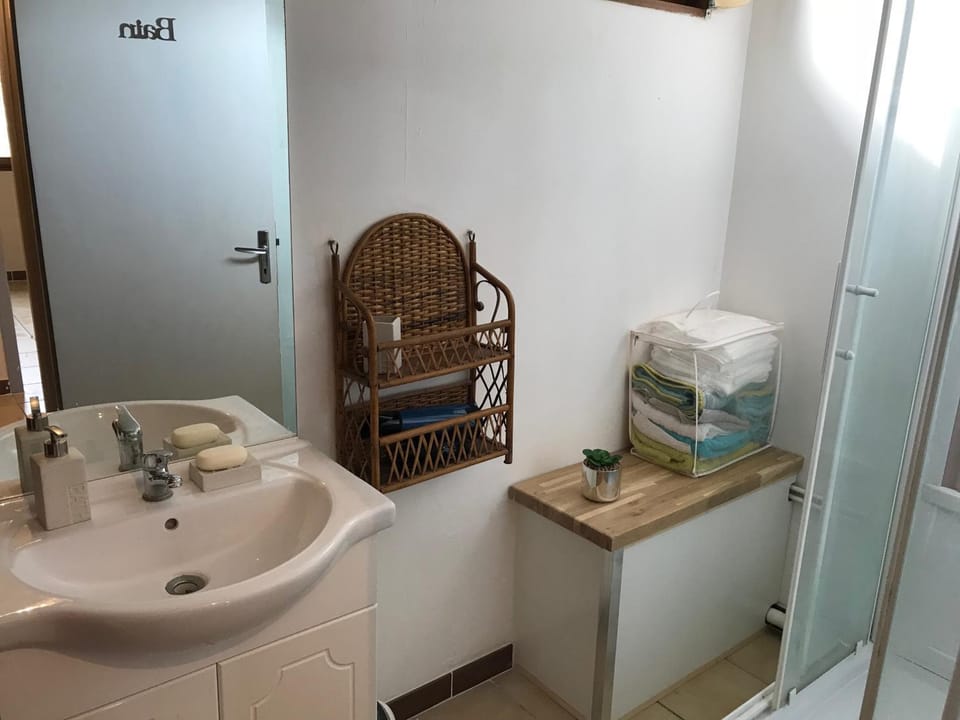 Bathroom, Decorative detail