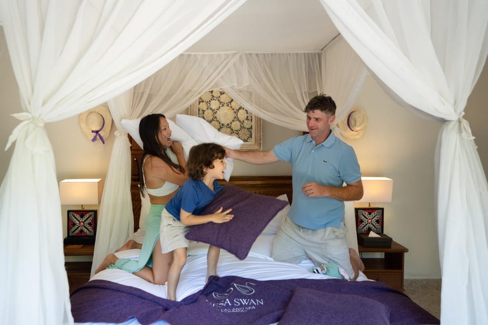 Bed, Photo of the whole room, Bedroom, group of guests