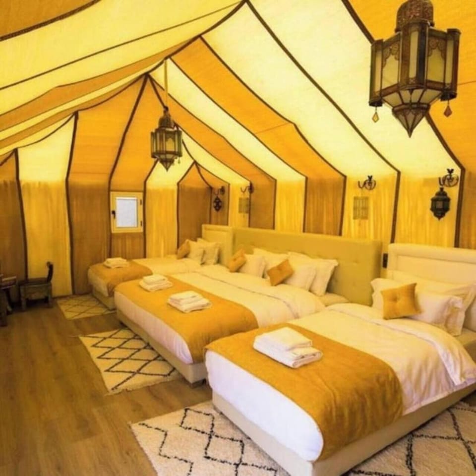 Bed, Living room, Photo of the whole room, Bedroom