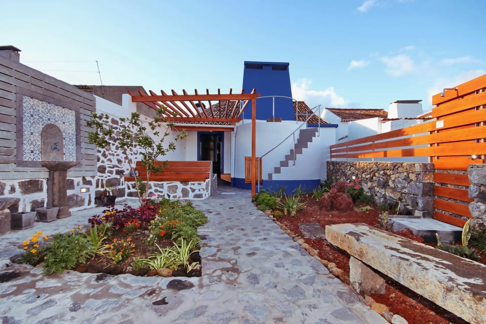 Property building, BBQ facilities, Garden, Balcony/Terrace, Garden view, Sea view