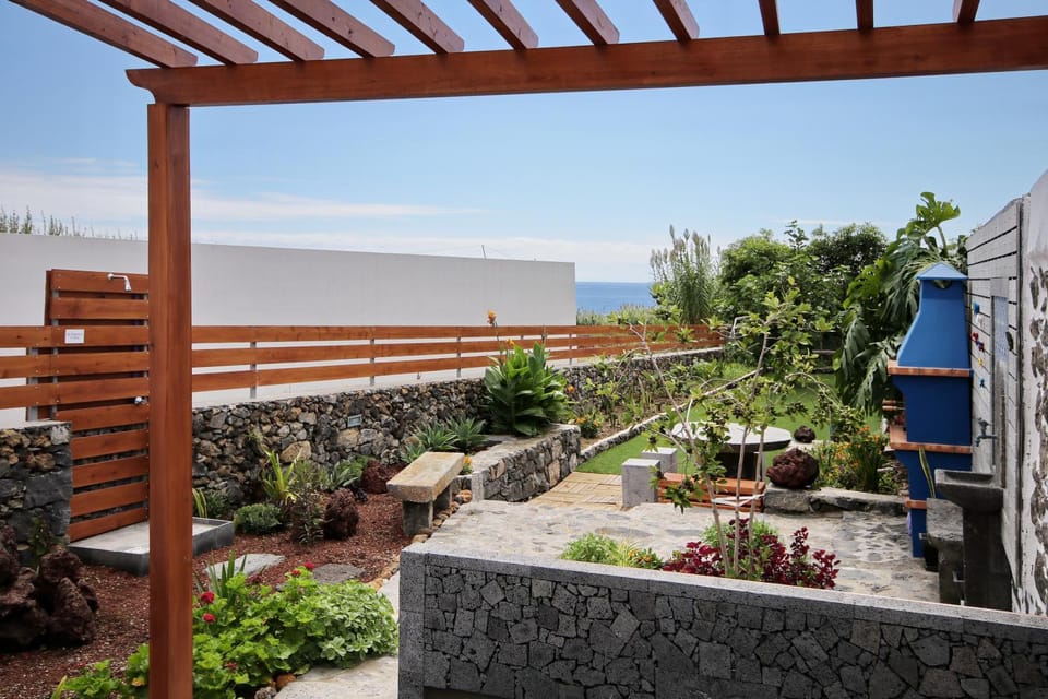 BBQ facilities, Garden, Decorative detail, Garden view, Sea view