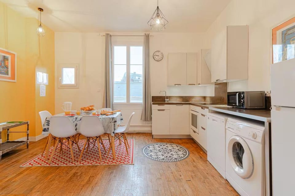 Living room, Seating area, dishwasher, oven, washing machine