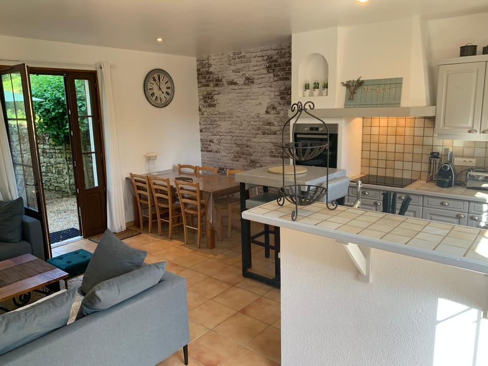 Kitchen or kitchenette, Living room, Dining area