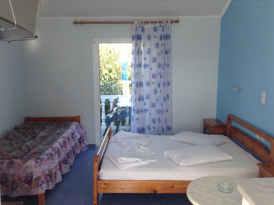 Dina Studios Apartment in Kalamaki Main Road