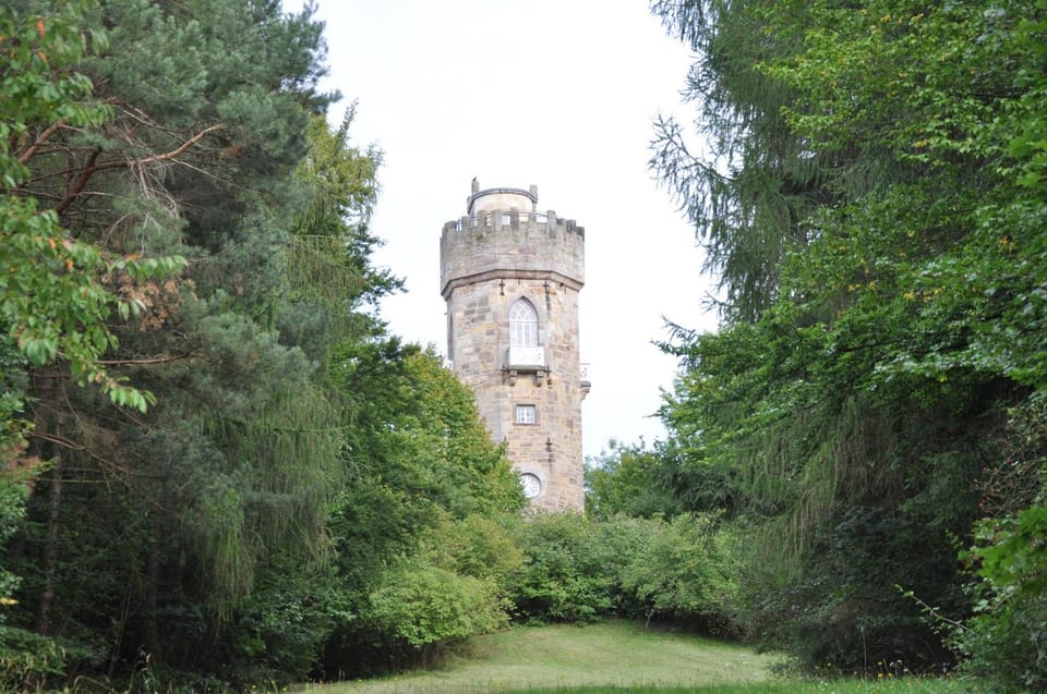 Nearby landmark, Off site, Day