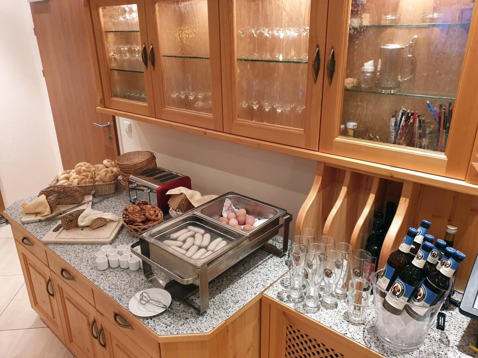 Food and drinks, Breakfast, Continental breakfast, Buffet breakfast