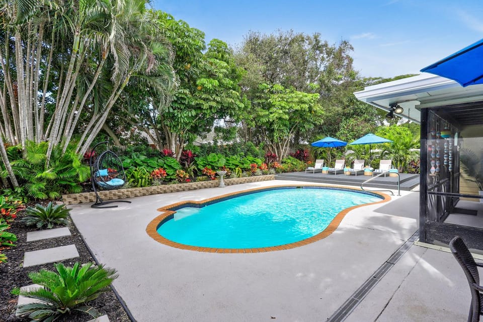 Pool Villa 4BR3BA 2 King Suites Sleeps 10 House in Palm Beach Gardens