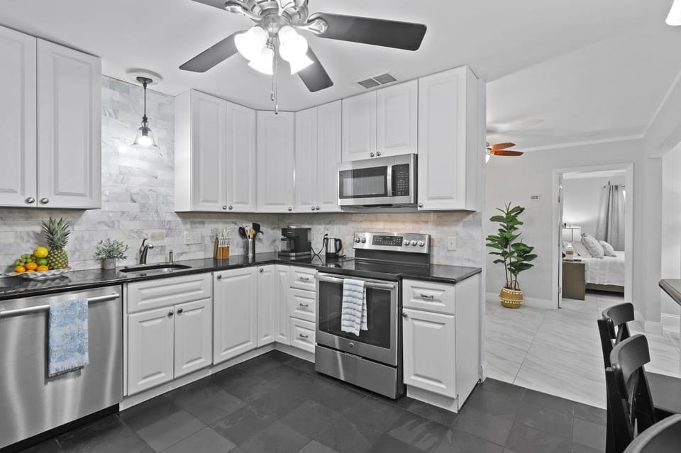 Pool Villa 4BR3BA 2 King Suites Sleeps 10 House in Palm Beach Gardens