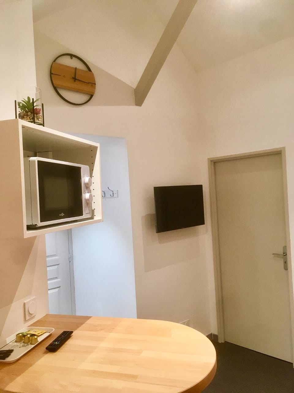 Kitchen or kitchenette, minibar, oven