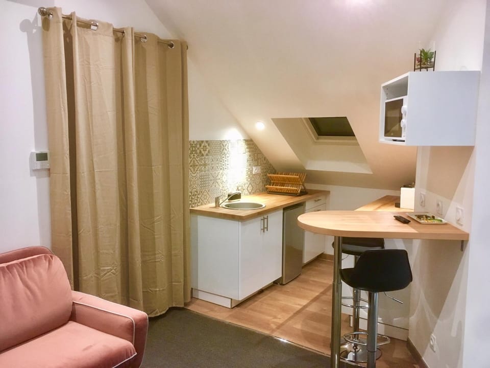 Kitchen or kitchenette, Dining area, minibar, pet friendly, stove