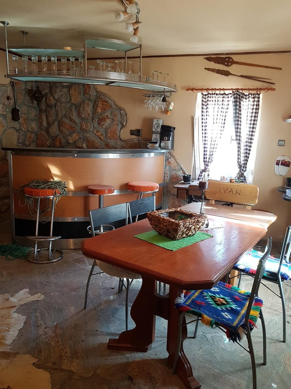 Location, children, Family