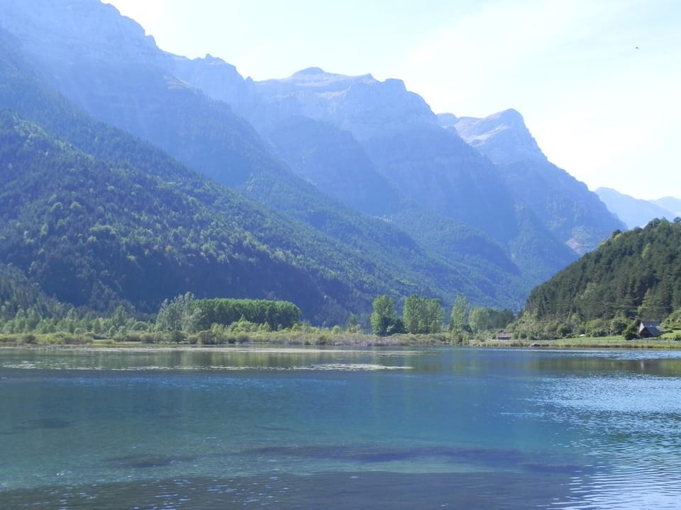 Nearby landmark, Natural landscape, Summer, Fishing, Skiing, Hiking, Pets
