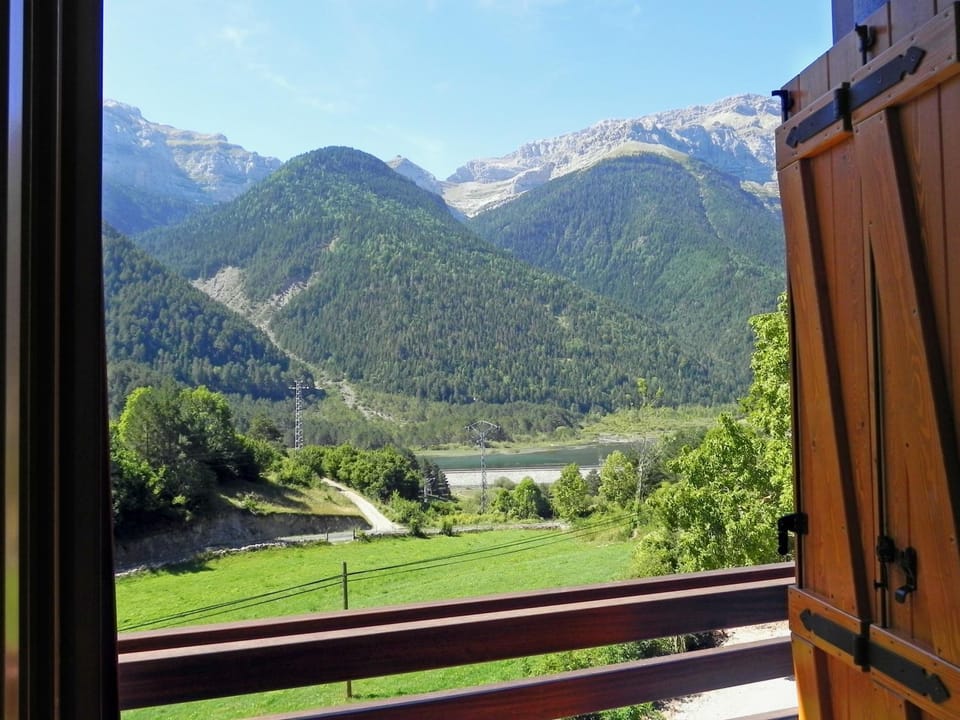 Balcony/Terrace, Mountain view