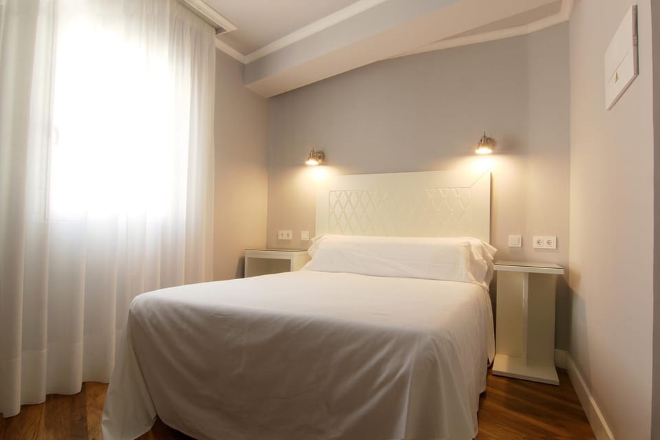 Hostal Los Castañuelos Bed and Breakfast in Candeleda