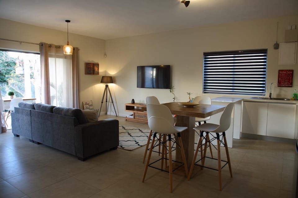 TV and multimedia, Balcony/Terrace, Kitchen or kitchenette, Living room, Seating area, Dining area