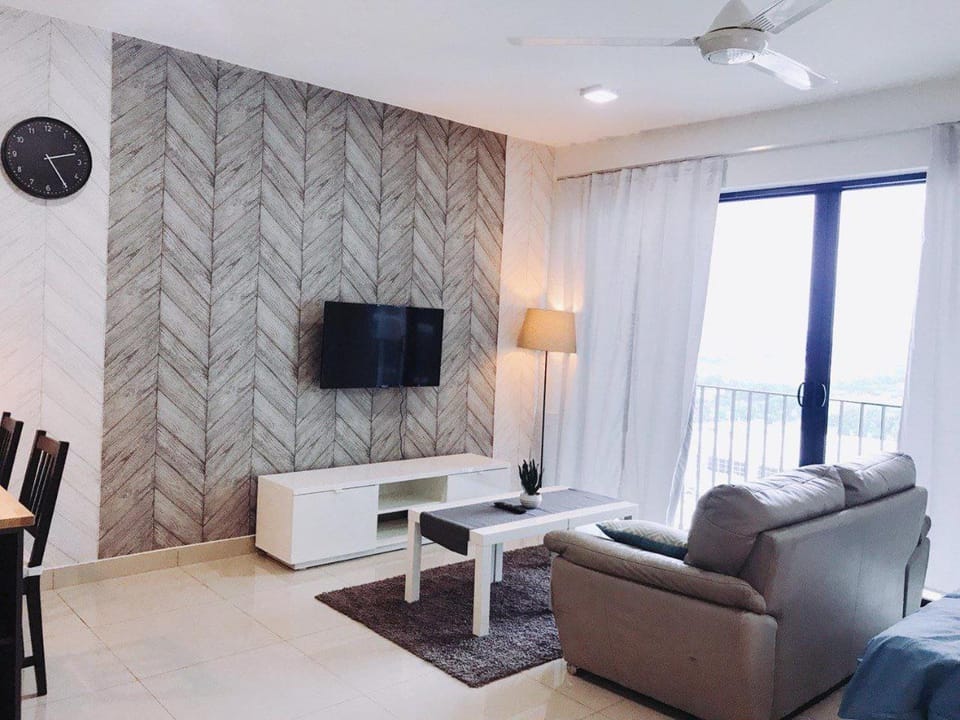 Netflix WiFi Cozy Homestay Trefoil Setia Alam Shah Alam 沙亚南舒适温馨日租民宿 Apartment in Selangor, Malaysia