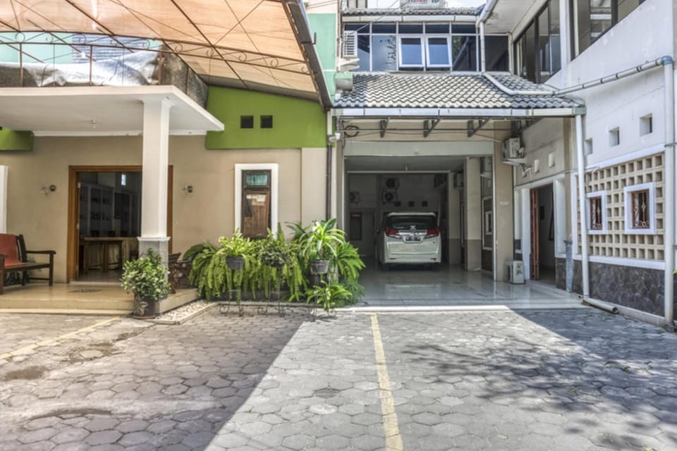 Facade/entrance