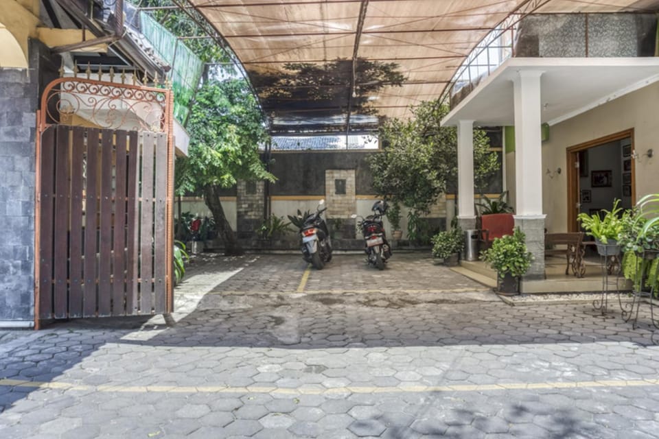 Facade/entrance